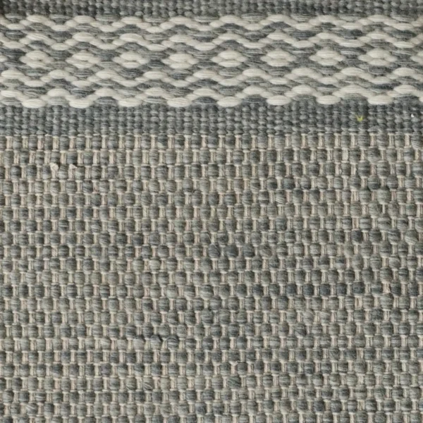 Pebble Weave with Chevron Header EERUG1001539