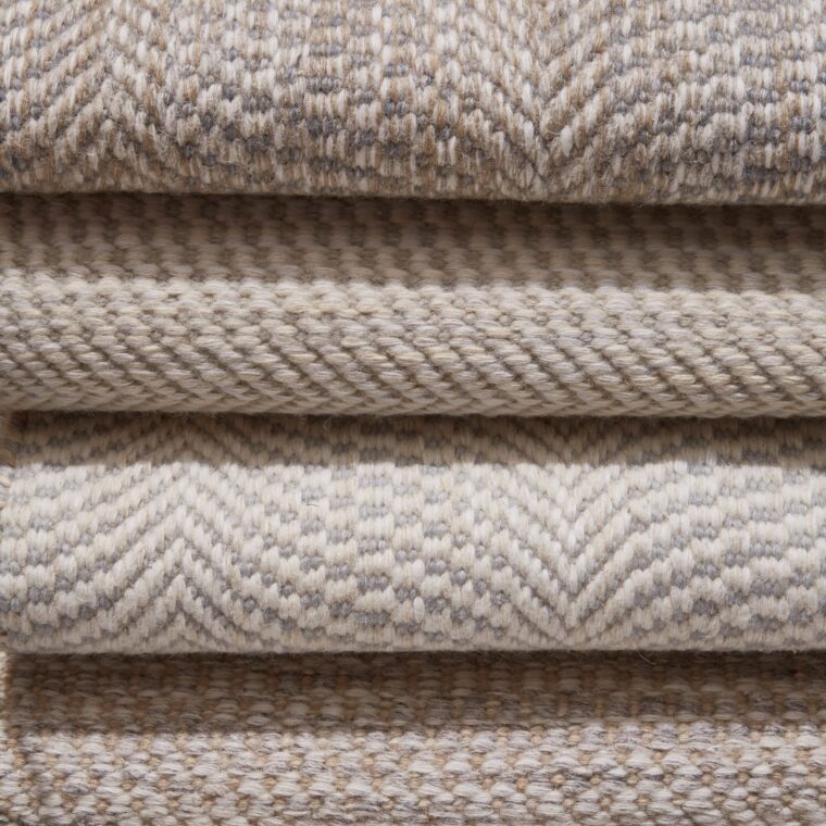 122858 E Cloth Curve Silver Mist122860 E Cloth Curve Celadon Mist122861 E Cloth Curve Slate Blue122862 E Cloth Curve Buff122859 E Cloth Curve Warm Beige