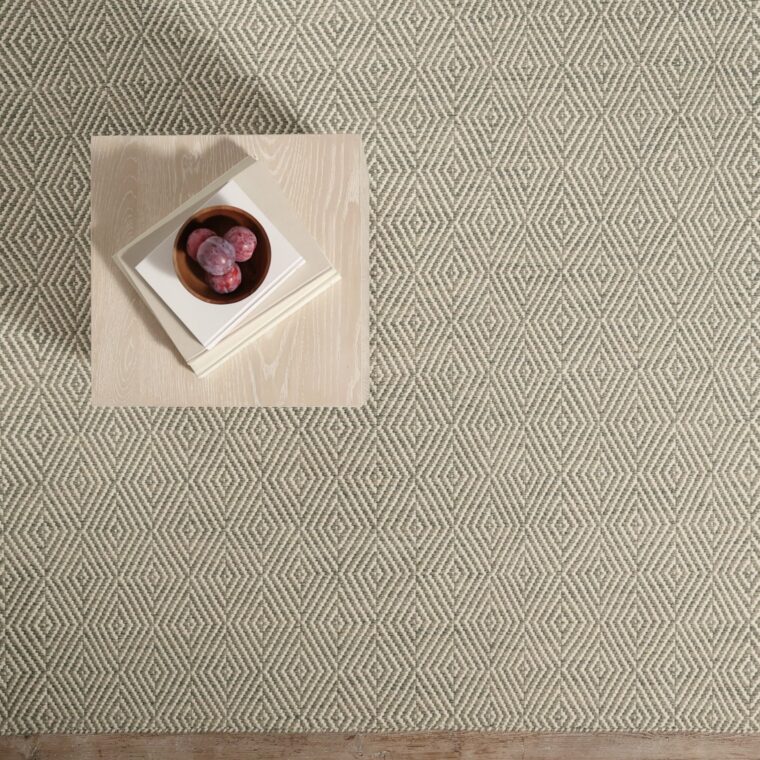 ECloth Split Diamond Fossil Cream Styled Cropped