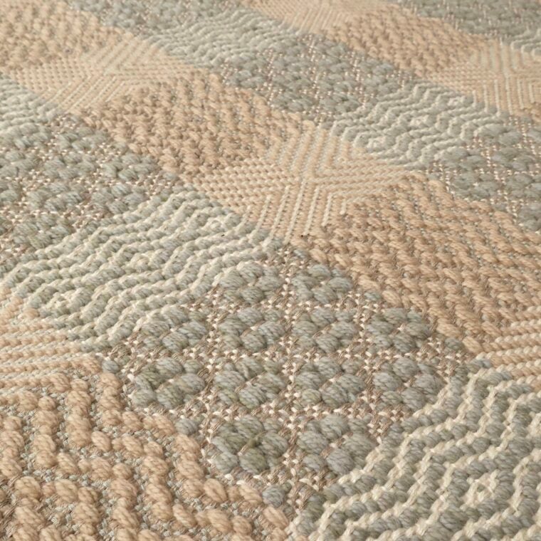 MS Ermitage Checks Blush, Blue Grey Styled 32