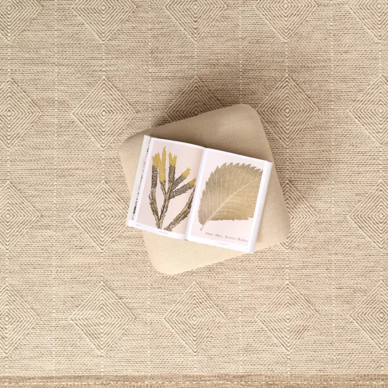 ECloth Large Diamond Cream & Brown Quick Ship Styled 8