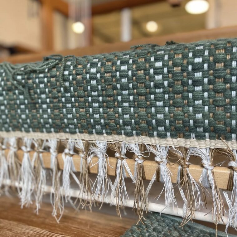 MS Ladders on Loom