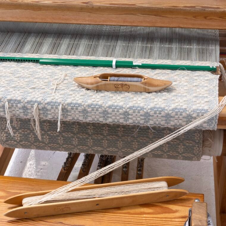 MS Marguerites Circles on Loom 6