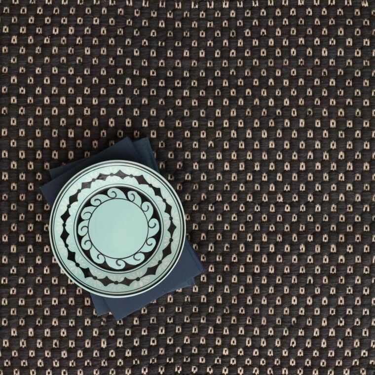 ECloth Giant Pebble Noir Styled 1